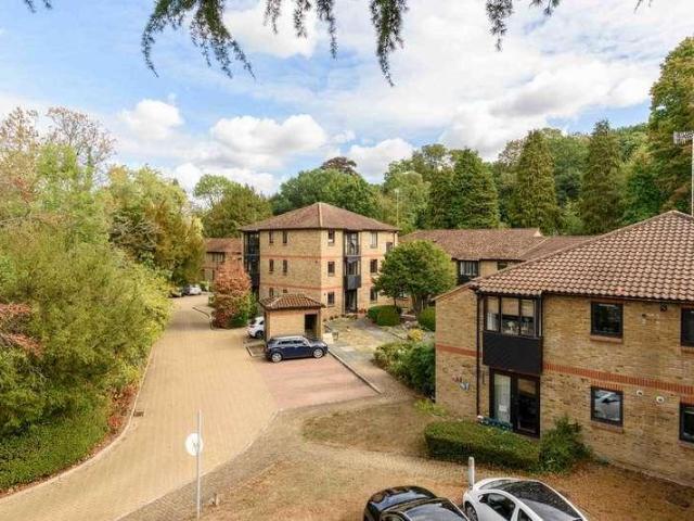 2 bed flat for sale