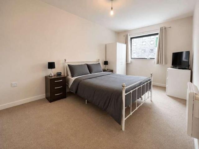 2 bed flat for sale