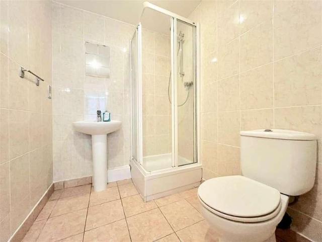 2 bed flat for sale