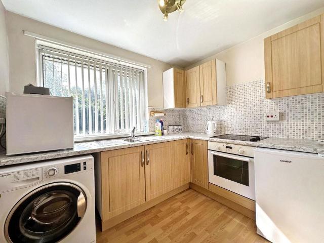 2 bed flat for sale
