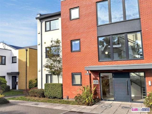 2 bed flat for sale