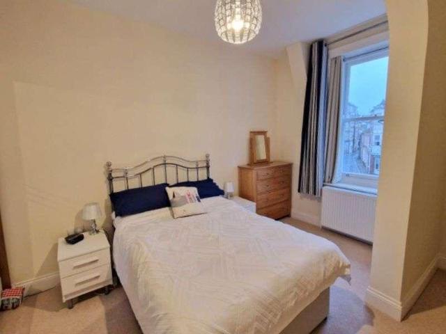 2 bed flat for sale