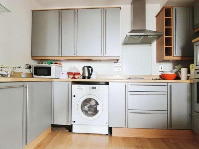 2 bed flat for sale