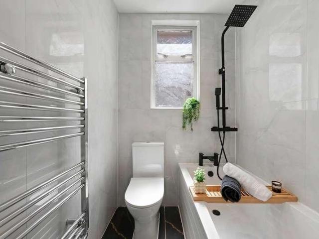 2 bed flat for sale