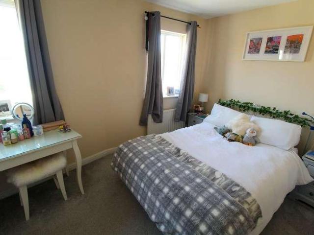 2 bed flat for sale