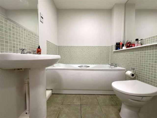 2 bed flat for sale