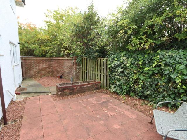 2 bed flat for sale