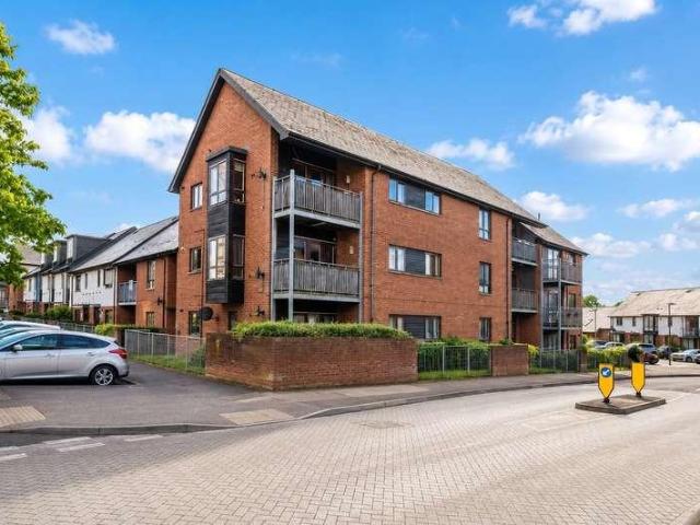2 bed flat for sale