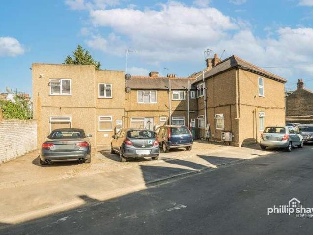 2 bed flat for sale