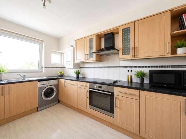 2 bed flat for sale