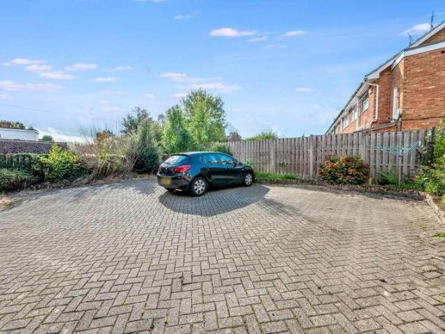 2 bed flat for sale