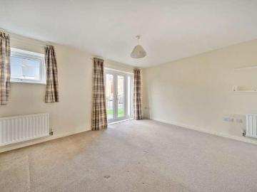 2 bed flat for sale
