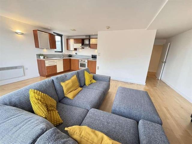 2 bed flat for sale