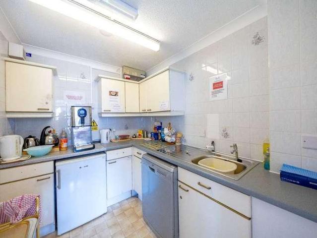 2 bed flat for sale