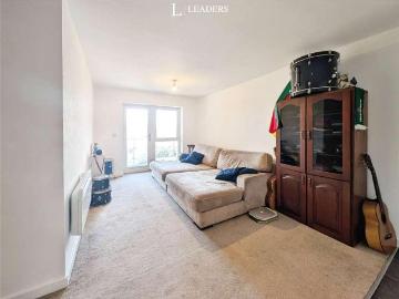 2 bed flat for sale
