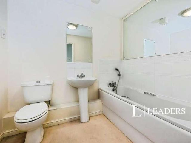 2 bed flat for sale