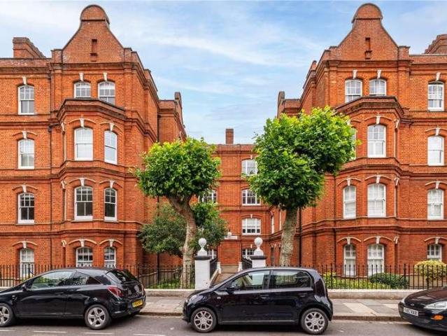 2 bed flat for sale