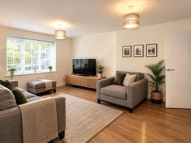 2 bed flat for sale