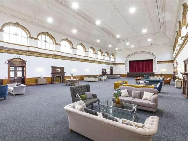 2 bed flat for sale