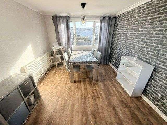 2 bed flat for sale