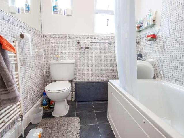 2 bed flat for sale