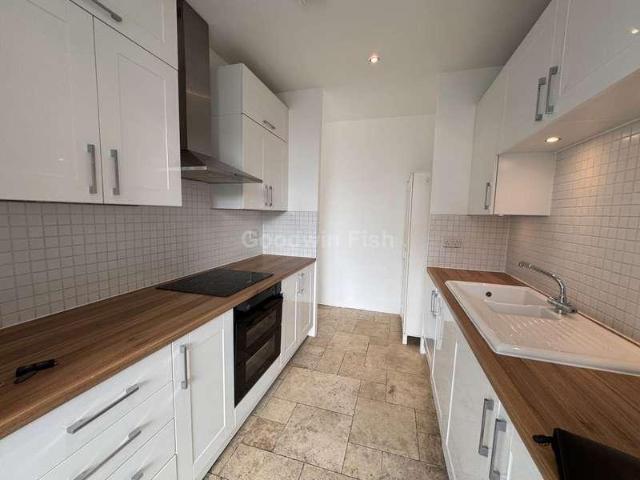 2 bed flat for sale