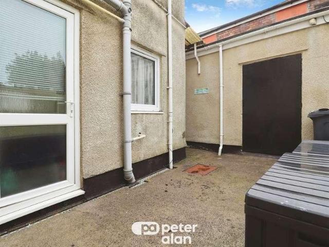 2 bed flat for sale