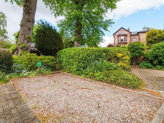2 bed flat for sale