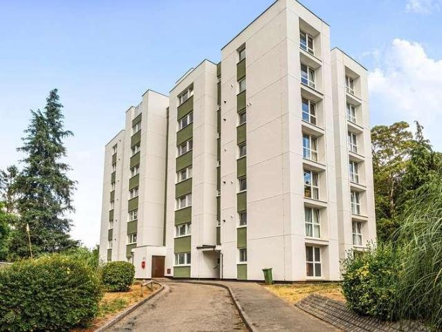 2 bed flat for sale