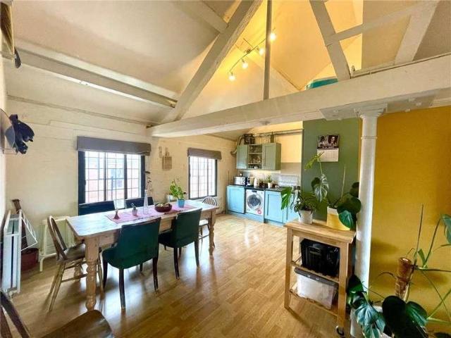2 bed flat for sale
