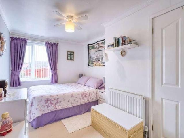 2 bed flat for sale