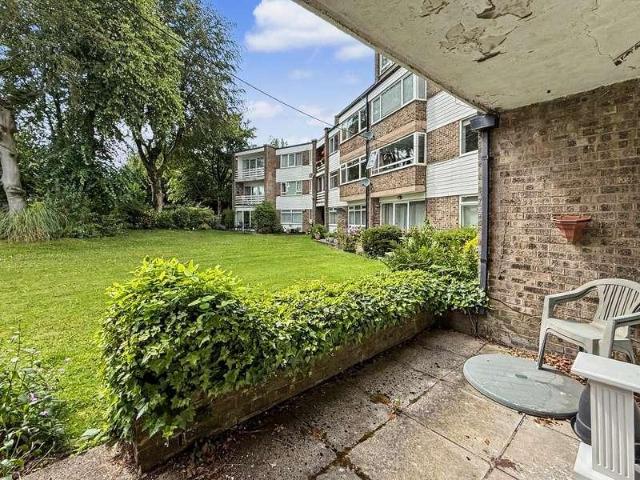 2 bed flat for sale