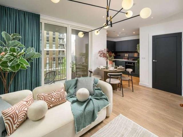 2 bed flat for sale