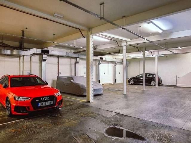 2 bed flat for sale
