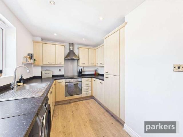 2 bed flat for sale
