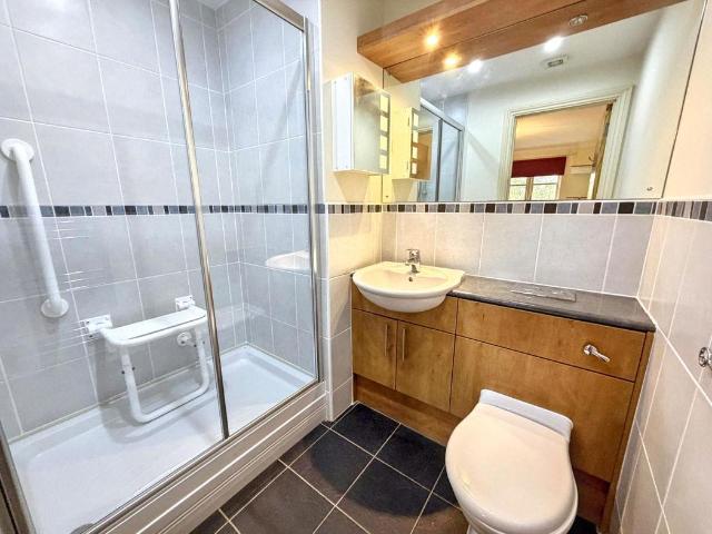2 bed flat for sale