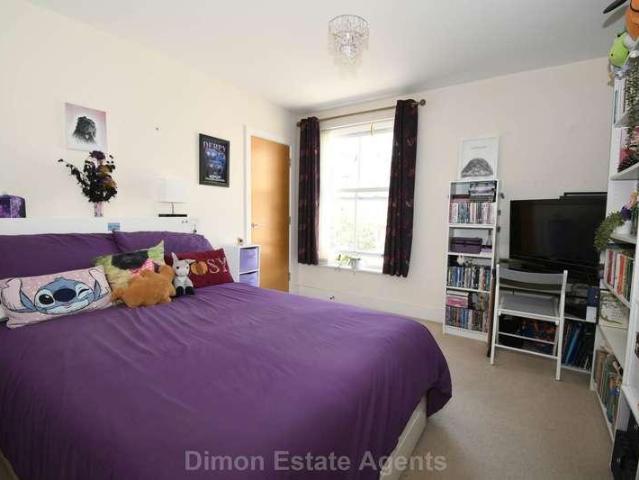 2 bed flat for sale