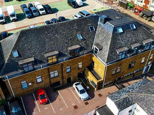 2 bed flat for sale