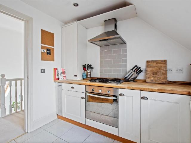 2 bed flat for sale