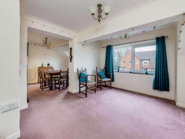 2 bed flat for sale