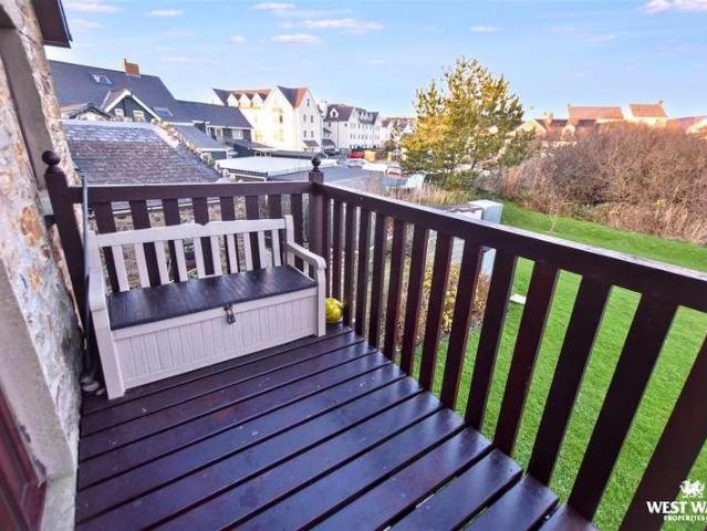 3 bed flat for sale