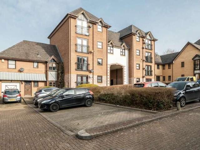 2 bed flat for sale
