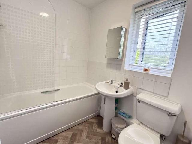 2 bed flat for sale
