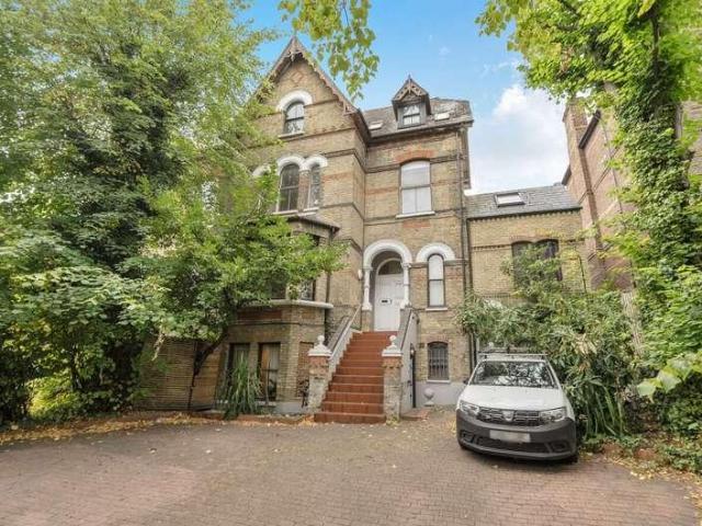 2 bed flat for sale