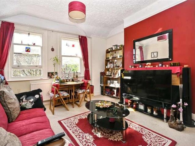 2 bed flat for sale