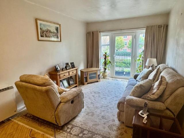 2 bed flat for sale