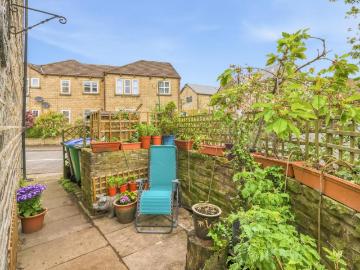 2 bed flat for sale