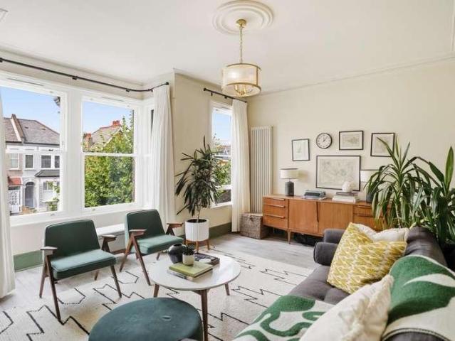 2 bed flat for sale
