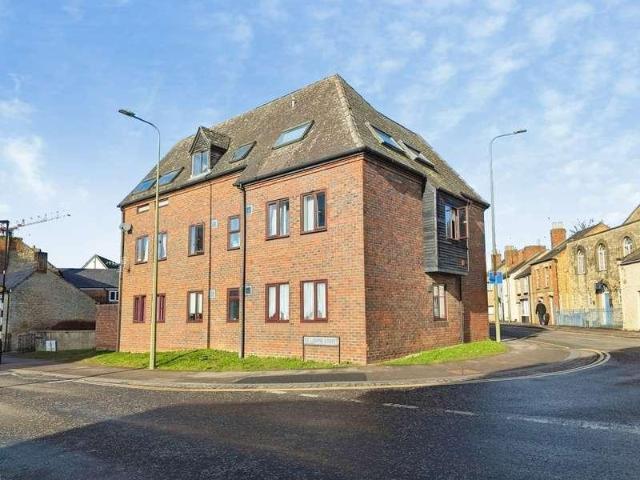 2 bed flat for sale