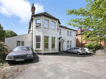 2 bed flat for sale